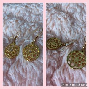 Gold dangle earrings💫